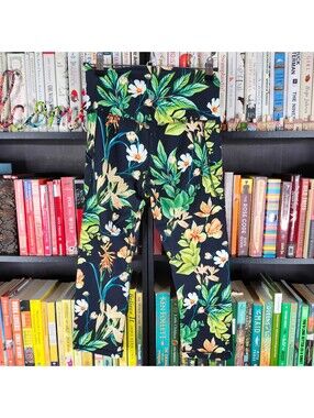 ODODOS Tropical Floral Pocket Capri Leggings Women's Medium Black Multicolor